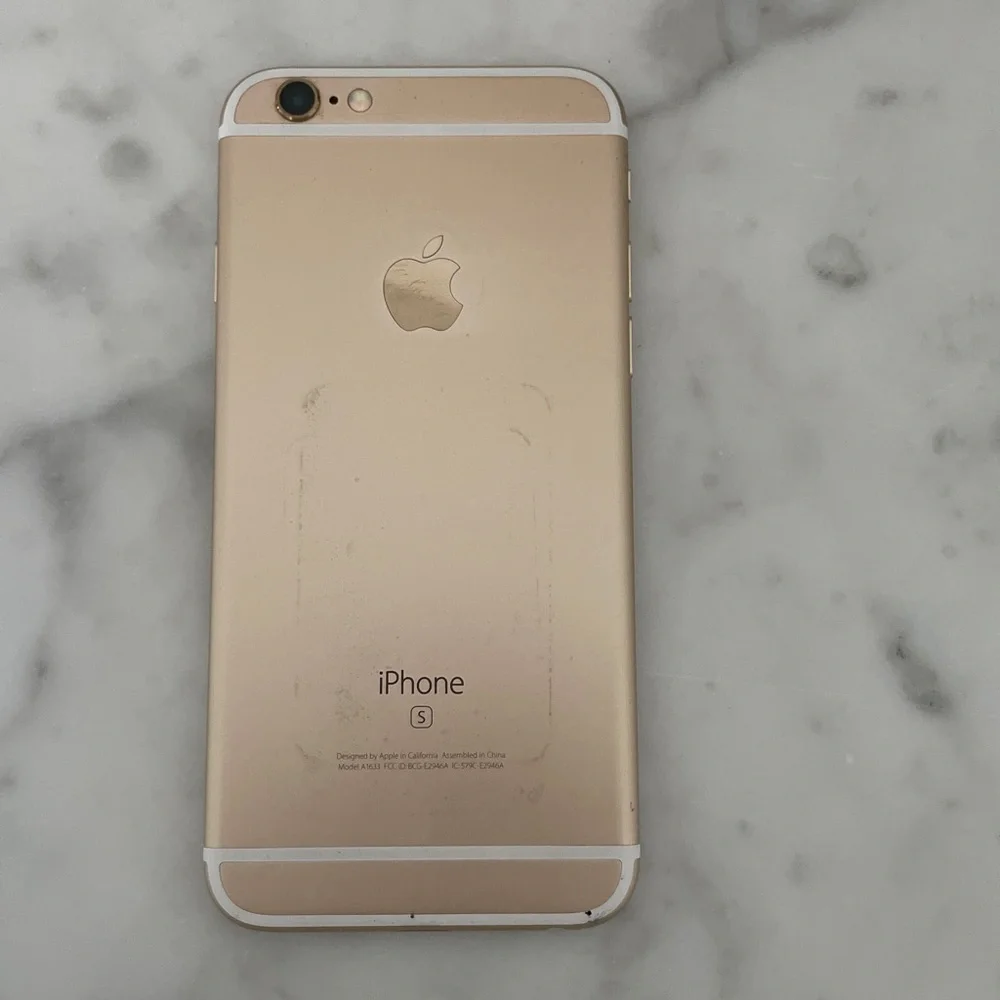 Unlocked 64GB Apple iPhone 6S with White and Gold Finish